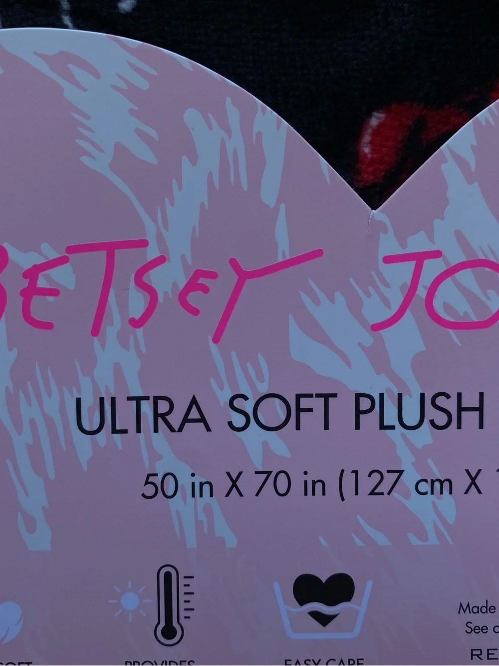 Betsey Johnson Skeleton & Roses Halloween Blanket NWT (50x70)